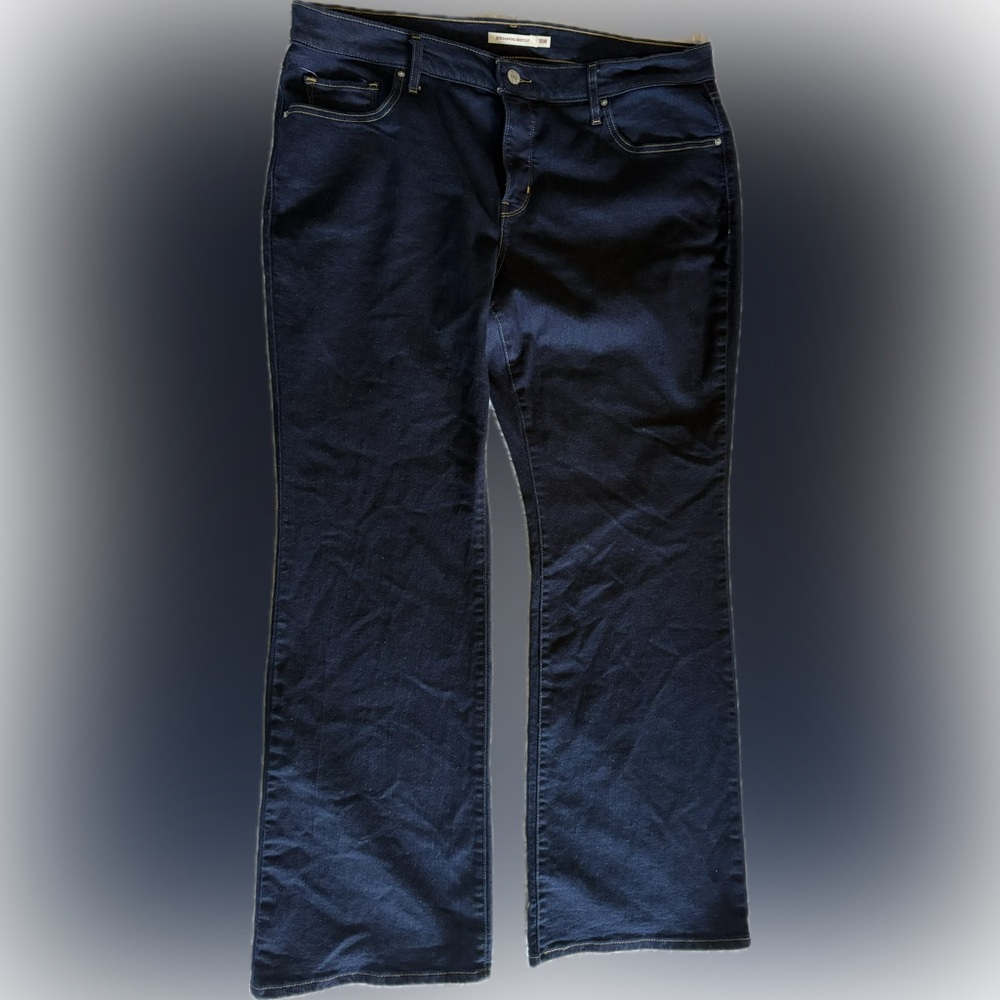 Levi’s 325 Shaping bootcut 18W NWOT